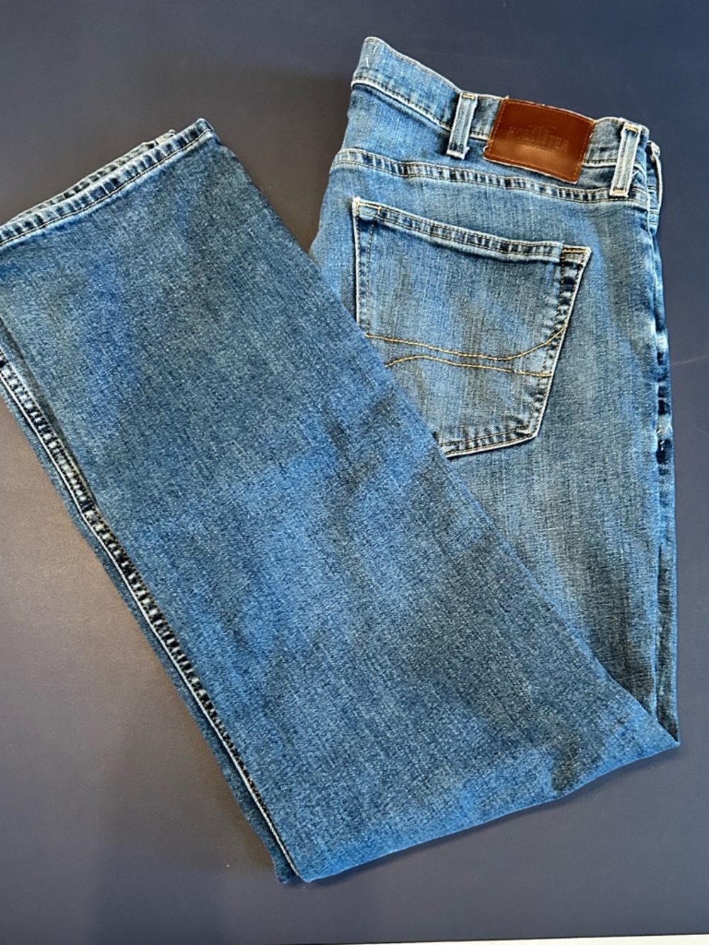 Hollister Classic Straight Epic Flex Men's Blue Denim Jeans. 36x32